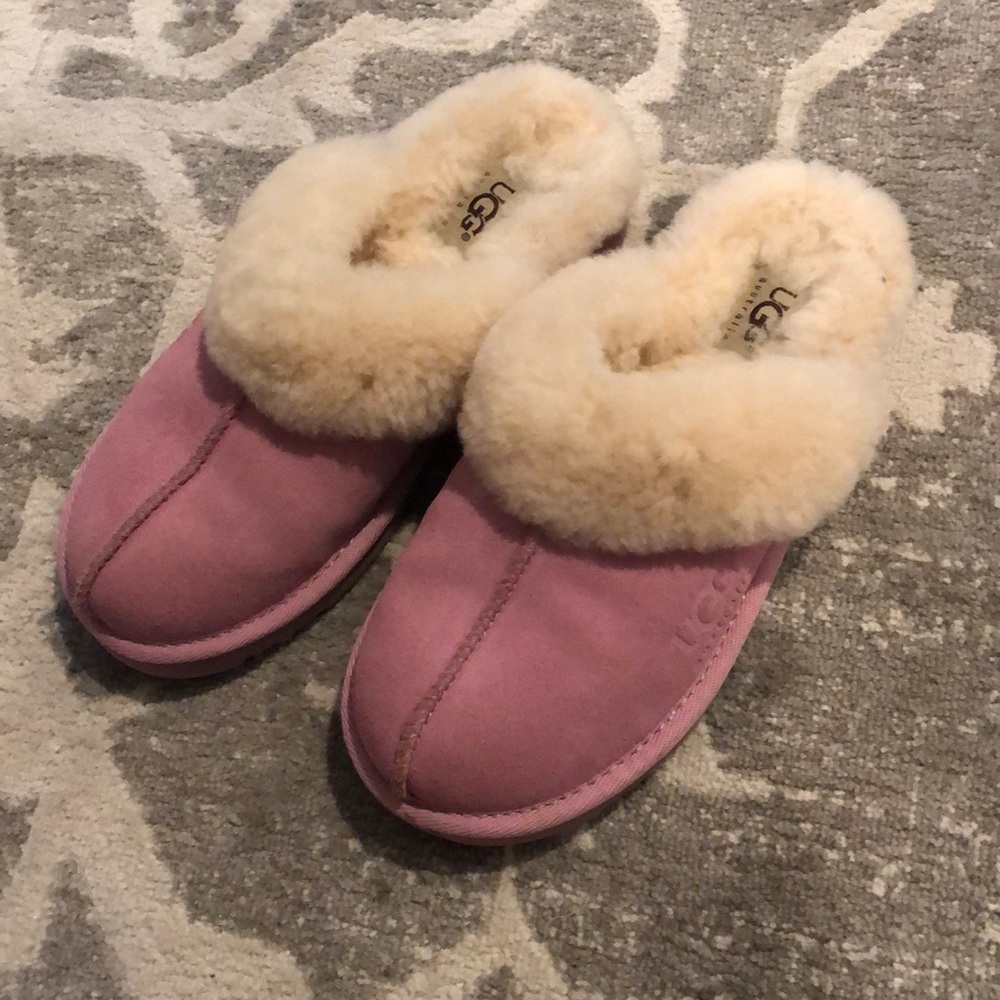 Ugg Slippers Kids - Pink like NEW!